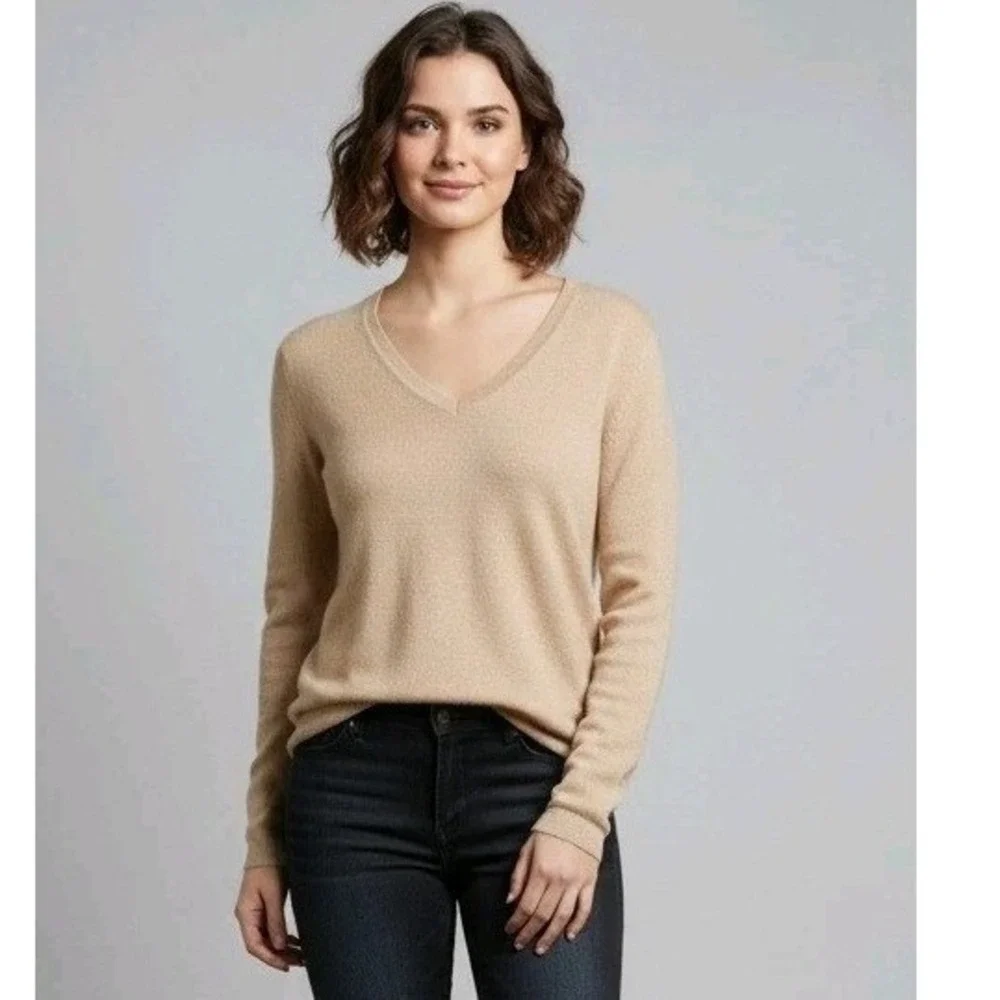 Duluth Trading Co Sweater Womens Sz Small Merino Wool V-Neck Pullover Preppy Tan